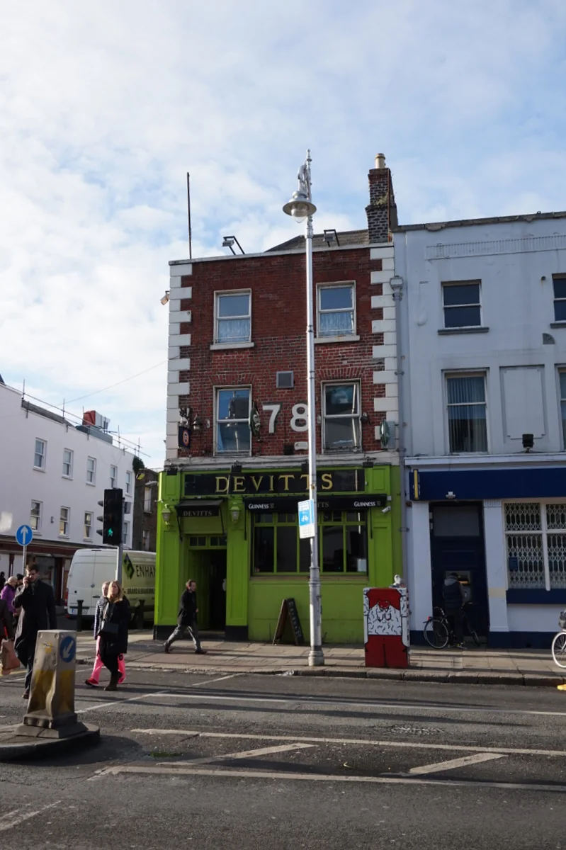 Fachada real de Devitt’s en Camden Street