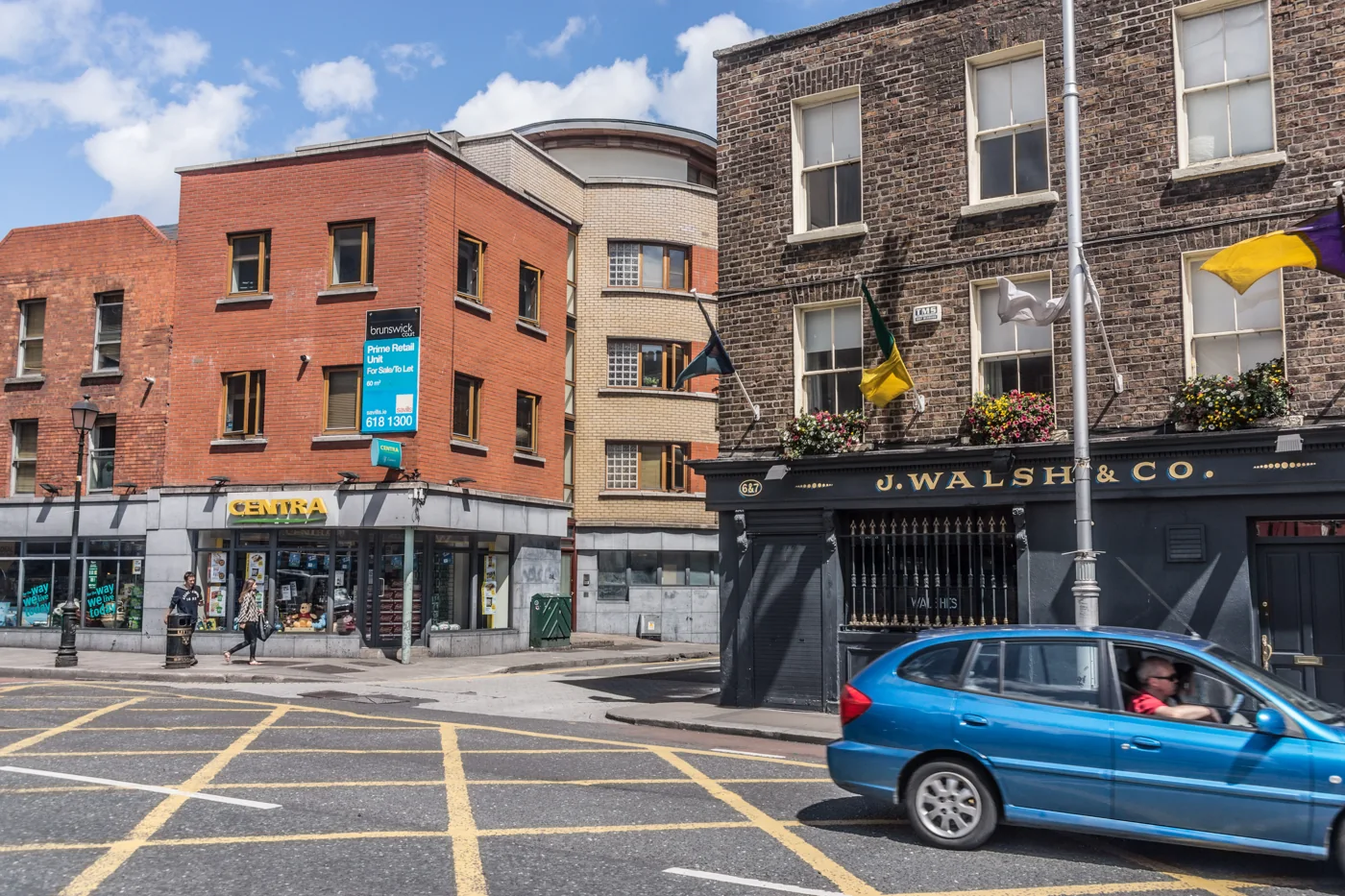 Fotografía real de Manor Street con Walsh’s en Stoneybatter